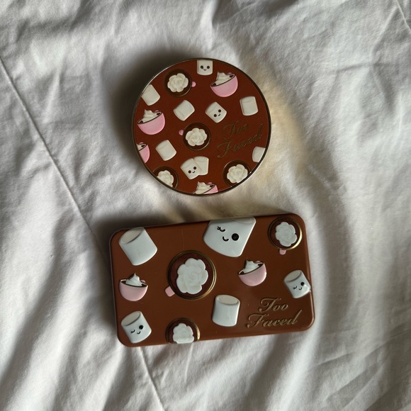 TooFaced Hot Cocoa Bundle! Hot Cocoa Bronzer + Eyeshadow Palette w/ Matching Bag - Picture 3 of 8